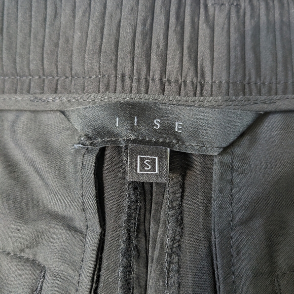 IISE Nubi Black Bermuda Shorts - Picture 4 of 12